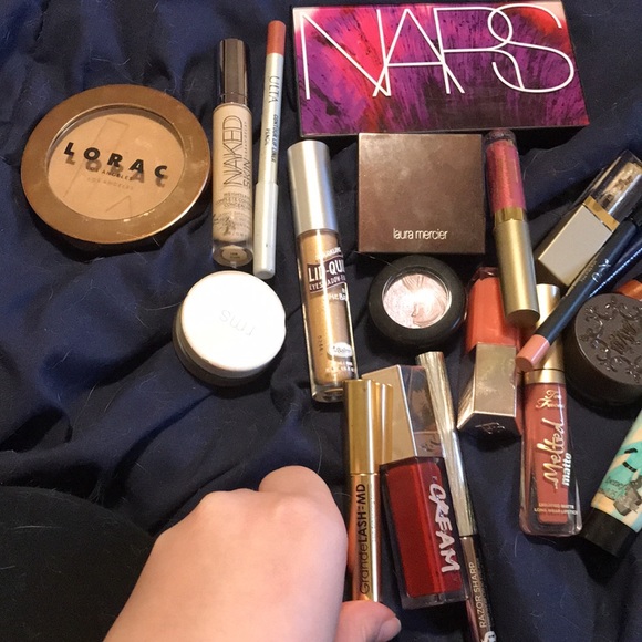 Makeup bundle - Picture 2 of 4